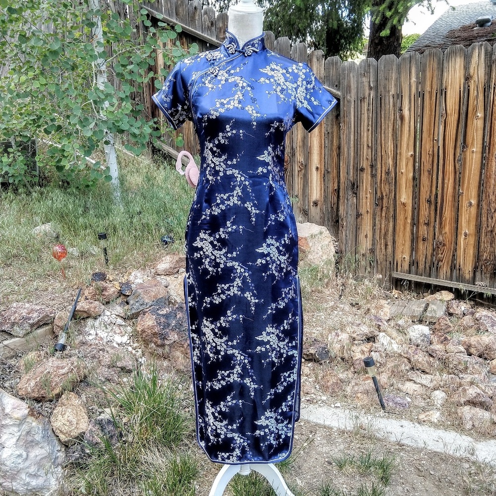 Vtg Asian Silk Cheongsam Embroidered Maxi Dress!